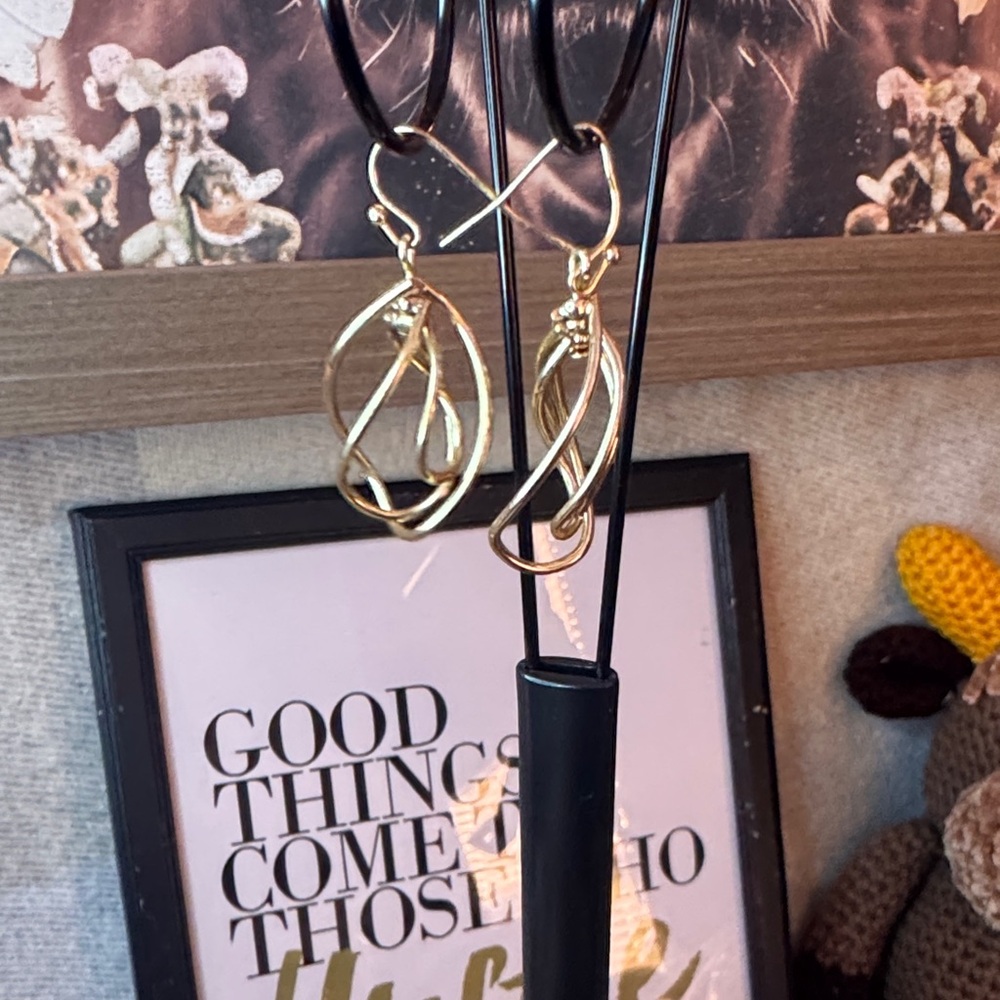 Elegant Gold Wire Earrings